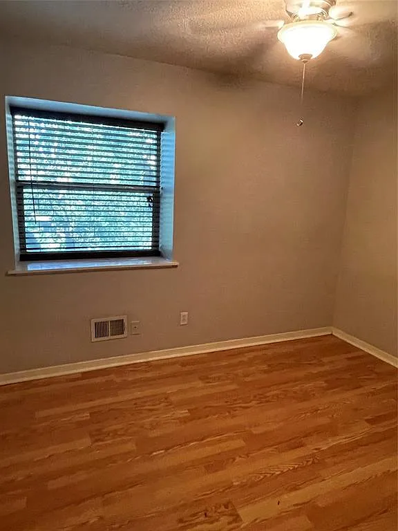 2 bed, 1.5 bath, 950 sqft, $1,495 — Photo 4