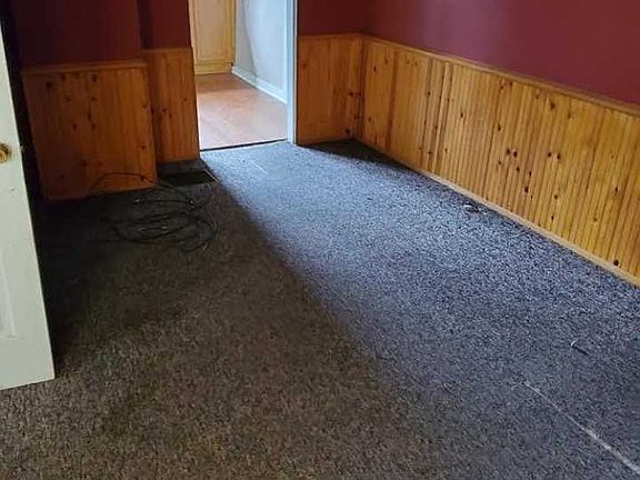 4th image of 212 N Park St