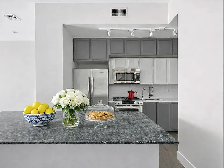 416 W 52nd St #205 — Photo 2