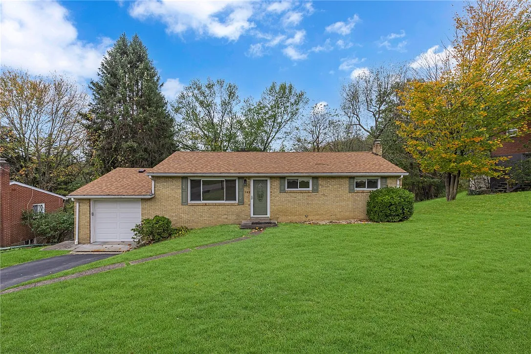 142 Wickham Dr photo 1