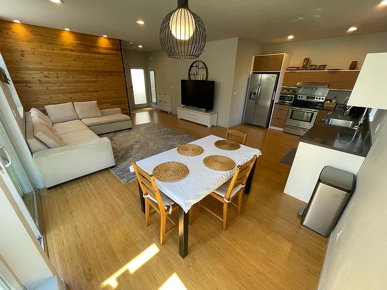 3130B Wetmore Ave S — Photo 4