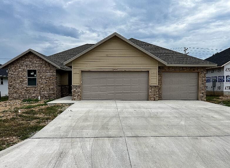 1st image of 934 S Pindall Lane