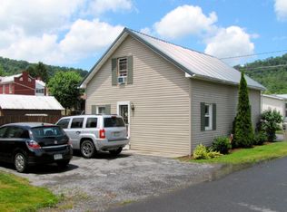 17 Canal St, Mc Veytown, PA 17051