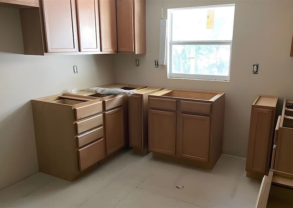 2nd image of 8809 Dyer Rd