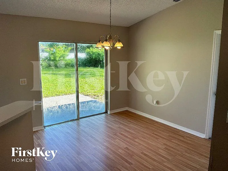 3 bed, 2.0 bath, 1224 sqft, $1,660 — Photo 3