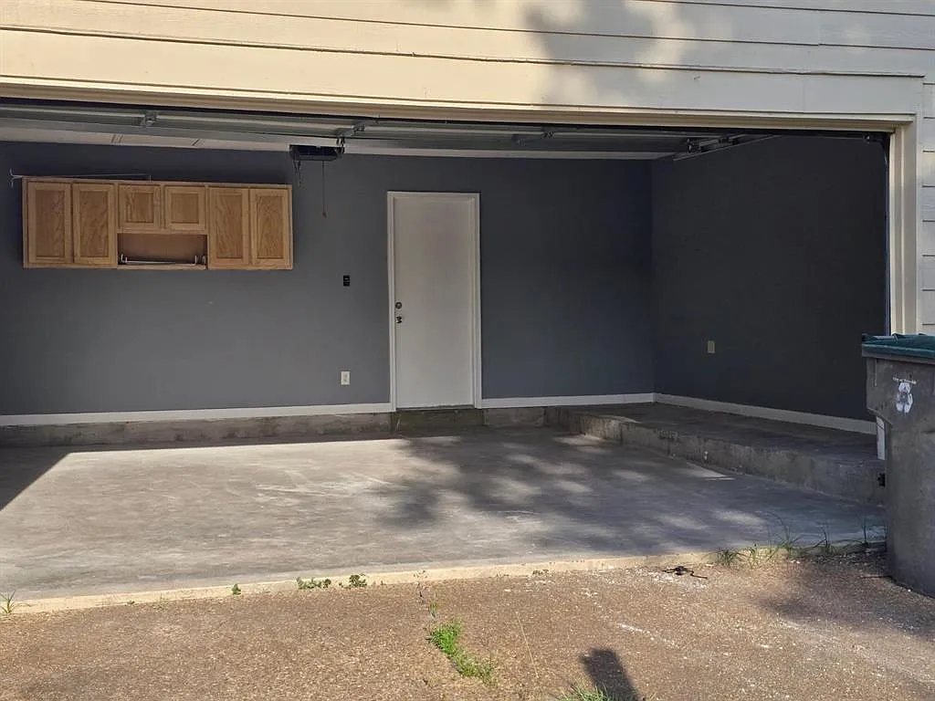3 bed, 2.0 bath, 1341 sqft, $1,700 — Photo 3