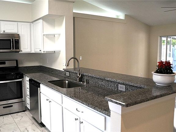 3rd image of 11627 Foxglove Dr