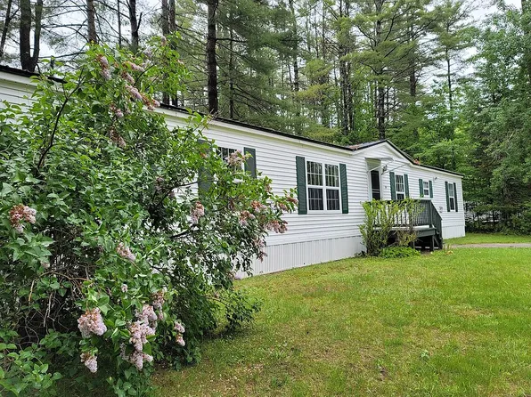 64 Whitney St, Palmyra, ME 04965