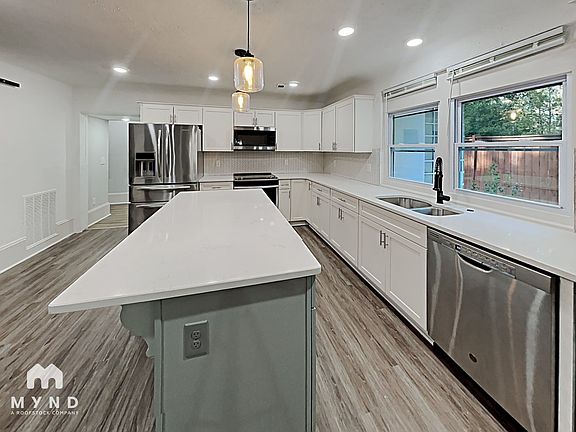 3rd image of 2653 Randall St