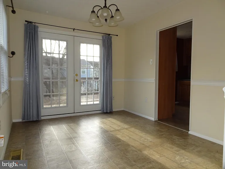 2074 Lake Grove Ln — Photo 15
