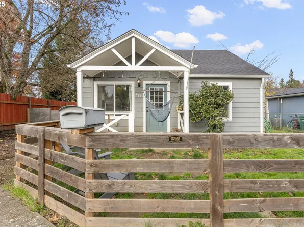 411 Lane St, Silverton, OR 97381