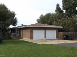 114 Palm Beach Rd, Dickinson, ND 58601