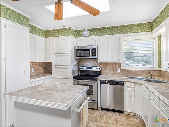4th image of 608 Rosewood Dr
