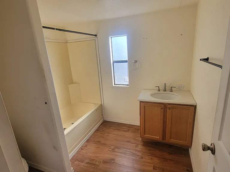 10-127 E 2nd St — Photo 8