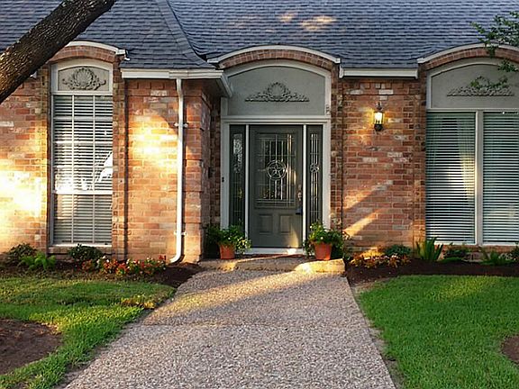 3rd image of 863 Shillington Dr