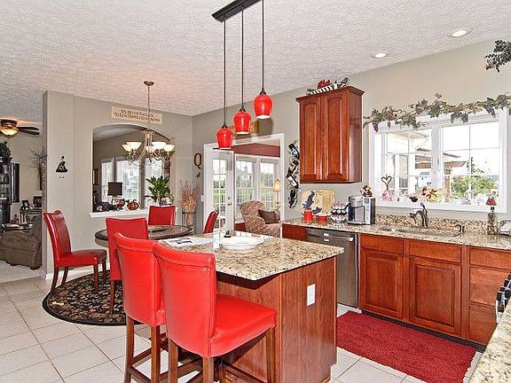 5th image of 858 Stockbridge Dr