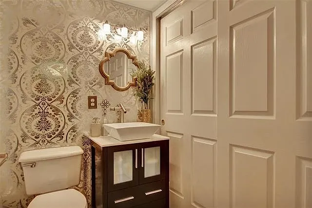 279 Roslyn Ct — Photo 10