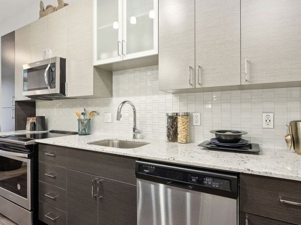 611 S Charles St UNIT 555