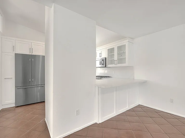 310 Bayview Dr — Photo 10