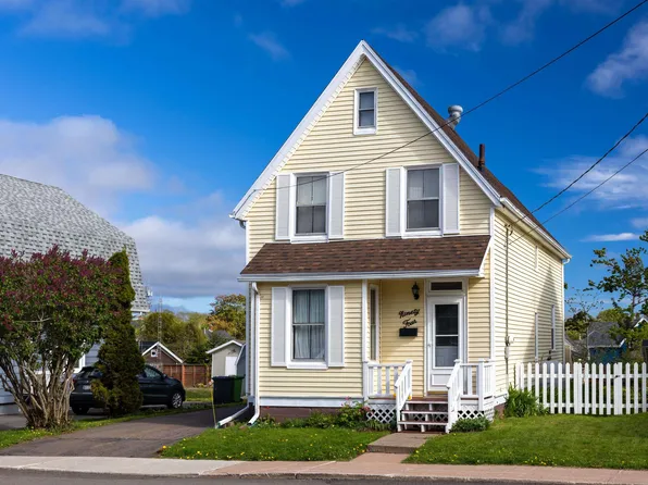 94 Highland Ave, Charlottetown, PE C1A 2H6