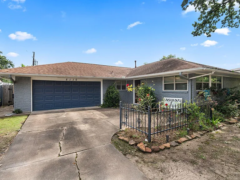 5110 Hialeah Dr — Photo 2