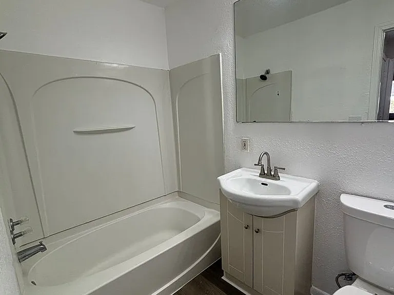Cedar Crest Apartments — Photo 27
