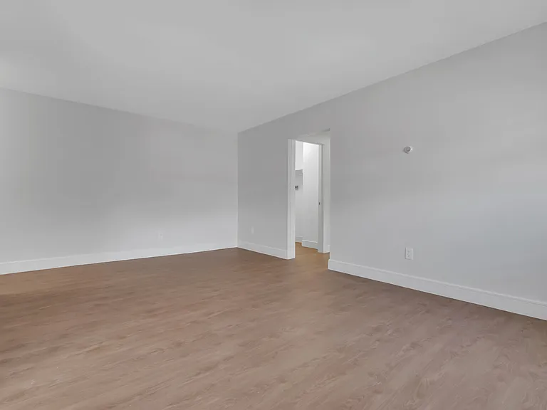 Lancaster Court Apartments — Photo 25