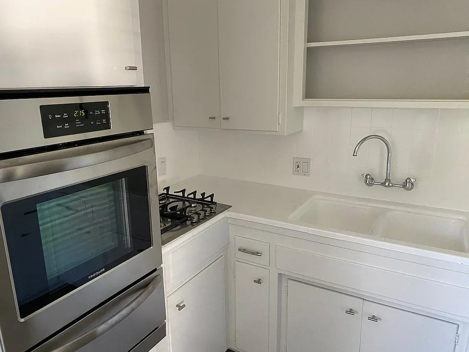 137 N Myrtle Ave #5