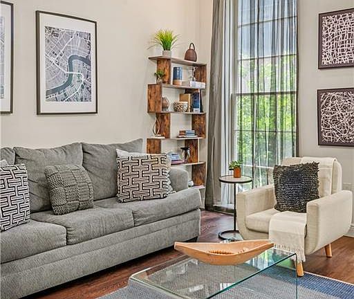 4th image of 336 Camp St #203