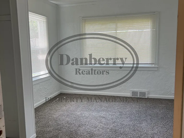 1909 Kensington Rd #1 — Photo 5