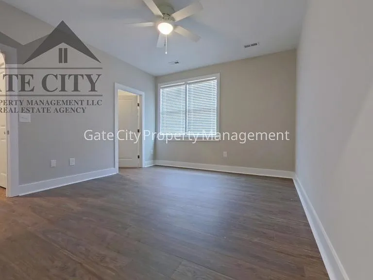 306 Oakwood St — Photo 8
