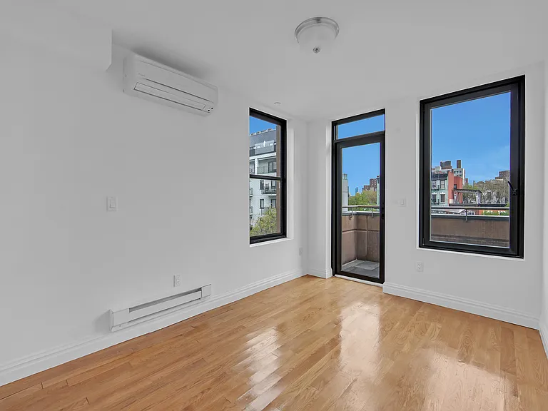 419 E 117th St #PENTHOUSE — Photo 7