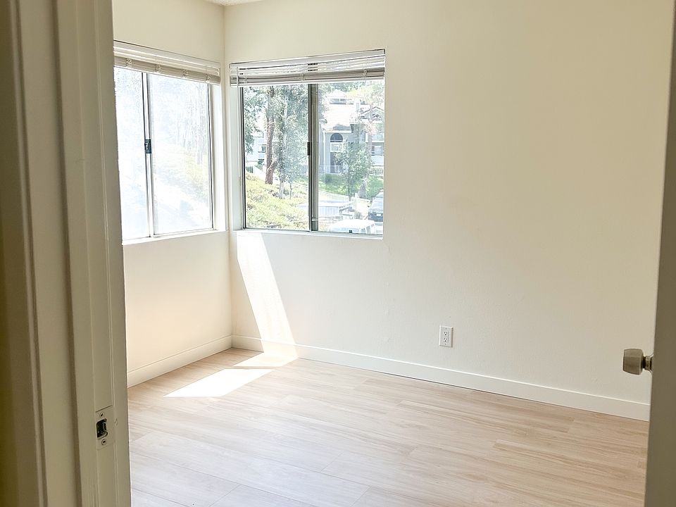 1st image of 20342 Rue Crevier Unit 613