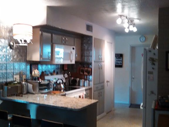 4th image of 3425 Tanglewood Dr