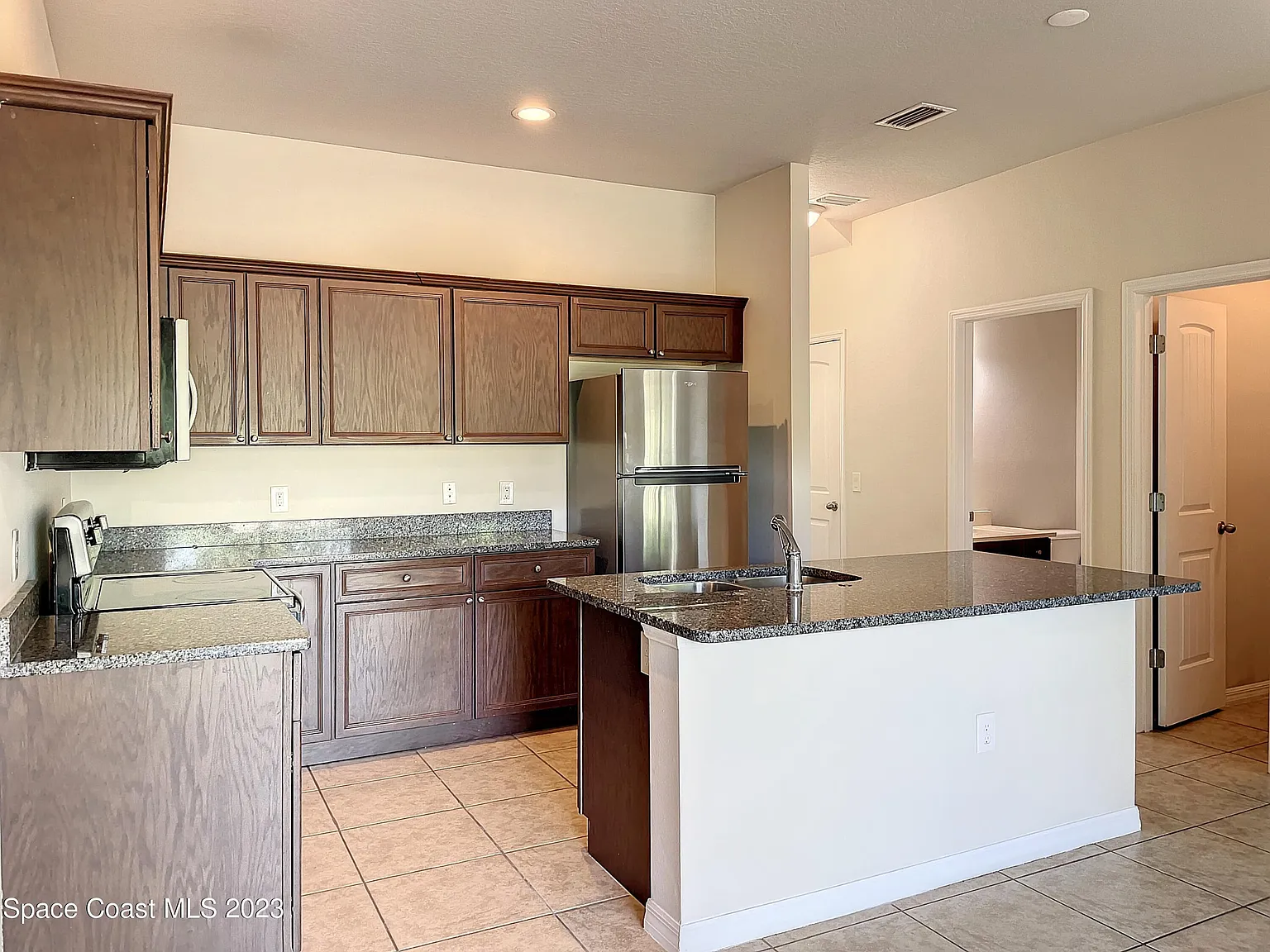 4 bed, 2.5 bath, 1743 sqft, $1,950 — Photo 4