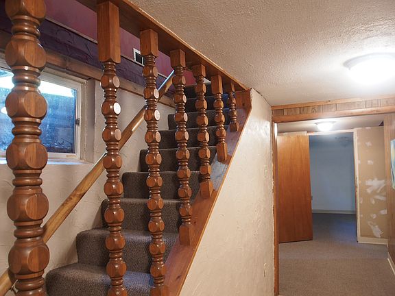 Basement rail