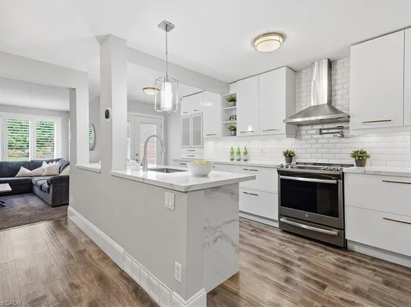 525 Beechwood Dr #27, Waterloo, ON N2T 2G7