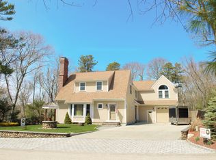 10 Rockledge Drive, North Falmouth, MA 02556