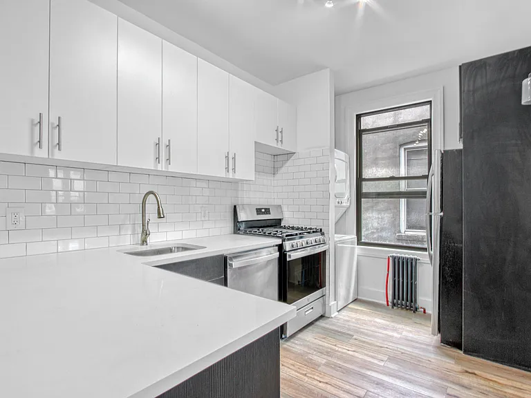 323 Midwood St #2 — Photo 6