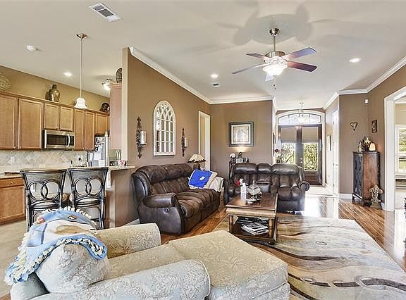 2nd image of 784 Lakeshore Village Dr
