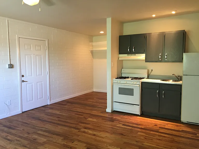 Space on 6th — Photo 20