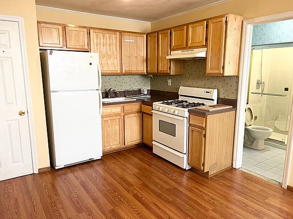 5th image of 80 Bartlett Ave Floor 1