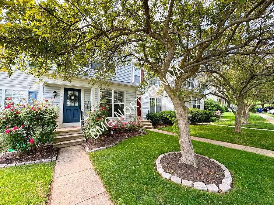 Building Photo - 347 Bridle Crest Sq NE