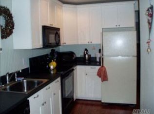 71 Lindell Ave, Lake Grove, NY 11755