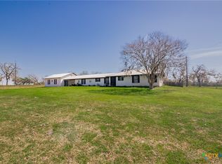 455 Suncrest Ln, Victoria, TX 77905