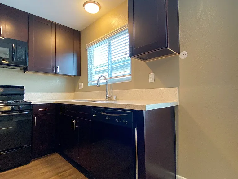 SF Laurel Apts — Photo 8