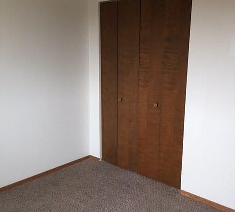 Bed 1 closet 020118_02022018