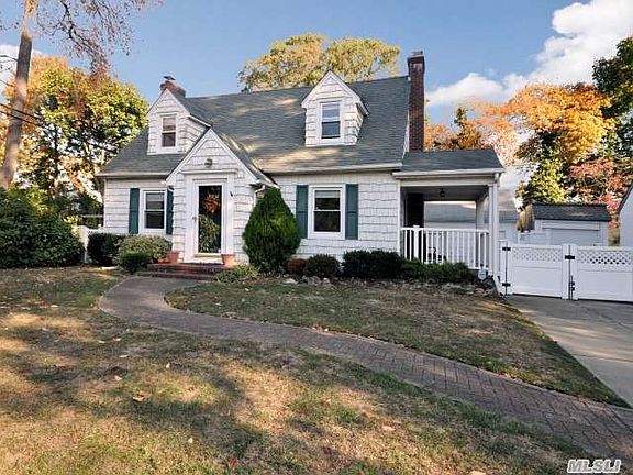 2nd image of 61 Hollywood Ct