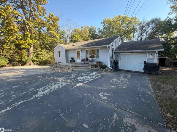 805 N Court St, Fairfield, IA 52556