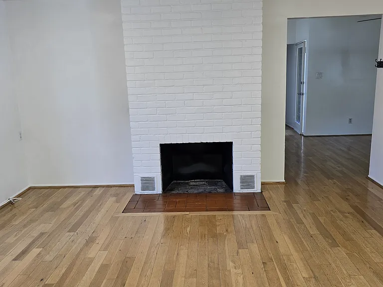 2813 W Clark Ave — Photo 15